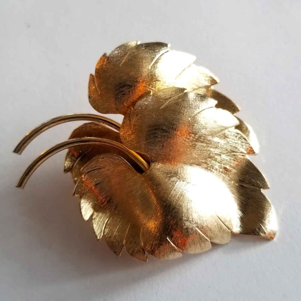 Vintage fall leaf brooch pin gold tone tree nature fairycore jewelry leaves